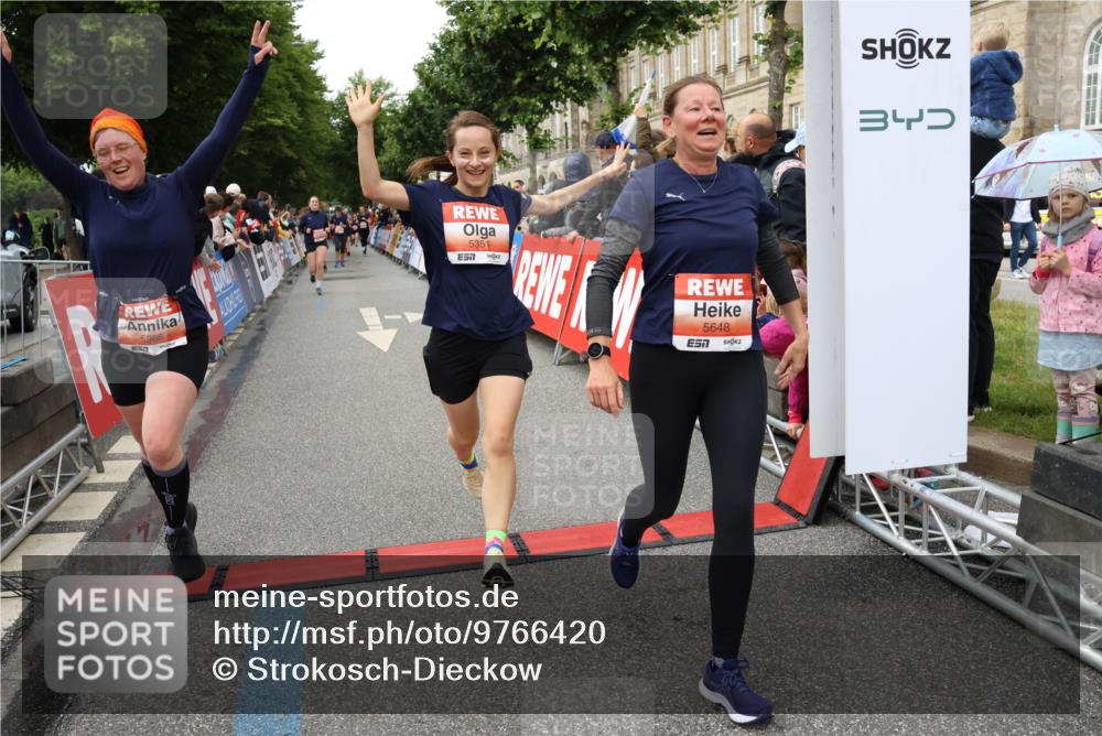 14.06.2026 - REWE Women's Run Strokosch-Dieckow http://msf.ph/oto/9766420 14.06.2026 11:01:34 Ziel 5029, 5062, 5115, 5351, 5648, 5690, 5748, 5864, 5880, 5966 meine-sportfotos.de