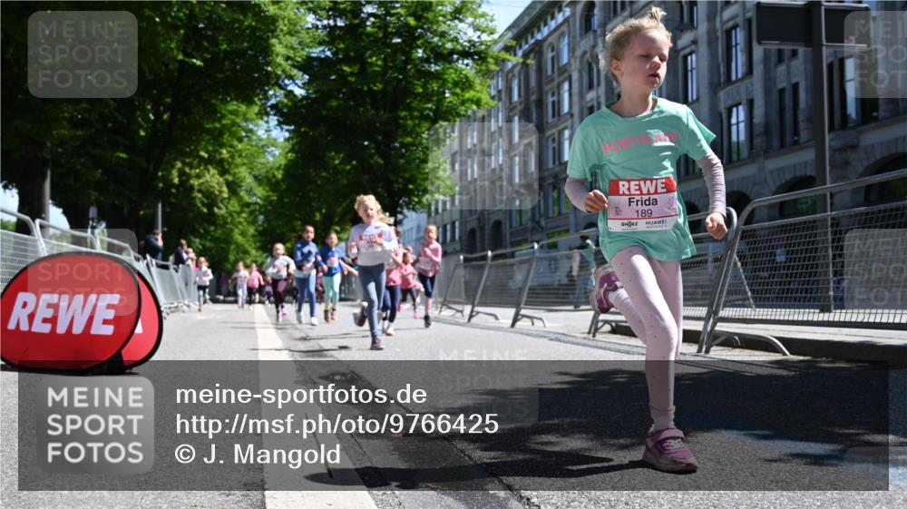 14.06.2026 - REWE Women's Run J. Mangold http://msf.ph/oto/9766425 14.06.2026 11:37:49 Ziel 105, 125, 127, 128, 129, 130, 152, 160, 181, 185, 189, 194, 201, 208, 214, 220, 244, 267, 273, 295, 296, 316, 321, 345, 356 meine-sportfotos.de