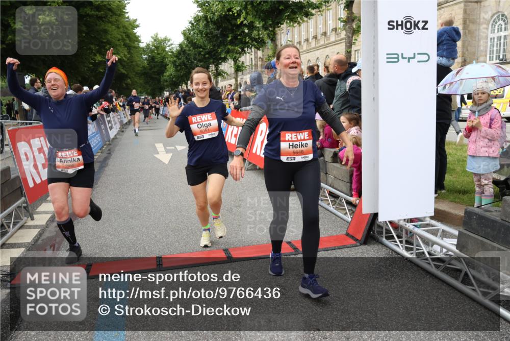 14.06.2026 - REWE Women's Run Strokosch-Dieckow http://msf.ph/oto/9766436 14.06.2026 11:01:34 Ziel 5029, 5062, 5115, 5351, 5648, 5690, 5748, 5864, 5880, 5966 meine-sportfotos.de