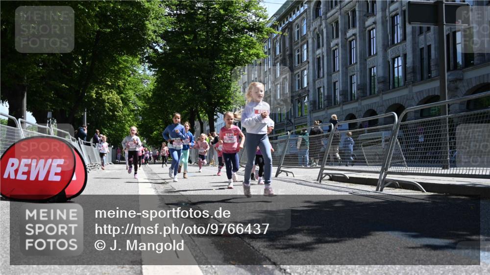 14.06.2026 - REWE Women's Run J. Mangold http://msf.ph/oto/9766437 14.06.2026 11:37:50 Ziel 105, 128, 129, 130, 152, 160, 181, 185, 189, 194, 201, 208, 220, 244, 267, 273, 280, 295, 296, 316, 345, 356 meine-sportfotos.de