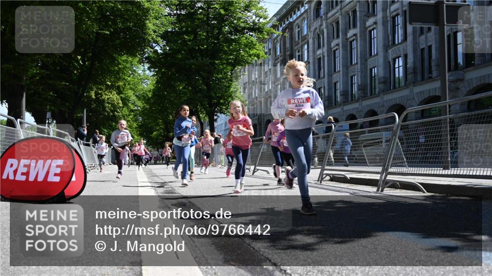 14.06.2026 - REWE Women's Run J. Mangold http://msf.ph/oto/9766442 14.06.2026 11:37:50 Ziel 105, 128, 129, 130, 152, 160, 181, 185, 189, 194, 201, 208, 220, 244, 267, 273, 280, 295, 296, 316, 345, 356 meine-sportfotos.de