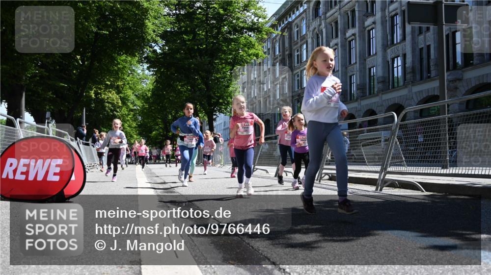 14.06.2026 - REWE Women's Run J. Mangold http://msf.ph/oto/9766446 14.06.2026 11:37:50 Ziel 105, 128, 129, 130, 152, 160, 181, 185, 189, 194, 201, 208, 220, 244, 267, 273, 280, 295, 296, 316, 345, 356 meine-sportfotos.de