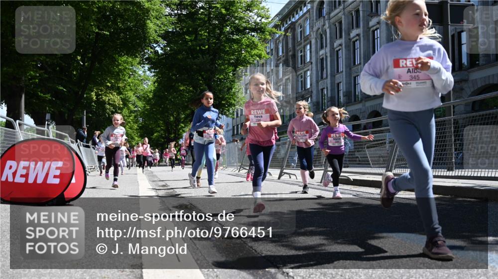 14.06.2026 - REWE Women's Run J. Mangold http://msf.ph/oto/9766451 14.06.2026 11:37:51 Ziel 129, 130, 152, 160, 181, 185, 189, 201, 208, 220, 238, 244, 273, 280, 295, 296, 316, 345, 356 meine-sportfotos.de