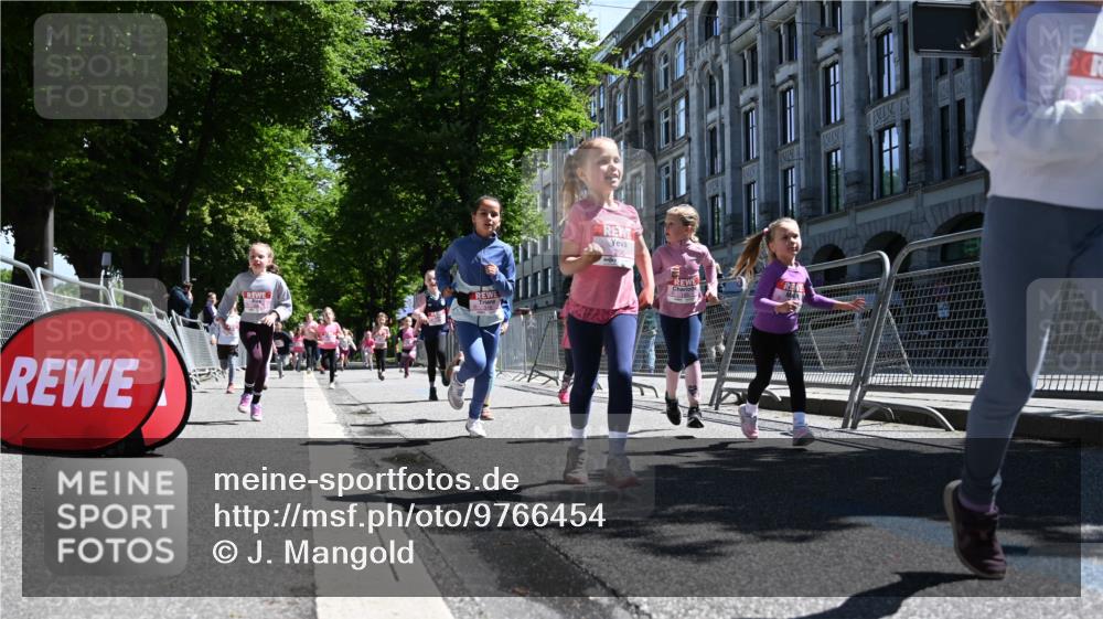 14.06.2026 - REWE Women's Run J. Mangold http://msf.ph/oto/9766454 14.06.2026 11:37:51 Ziel 129, 130, 152, 160, 181, 185, 189, 201, 208, 220, 238, 244, 273, 280, 295, 296, 316, 345, 356 meine-sportfotos.de