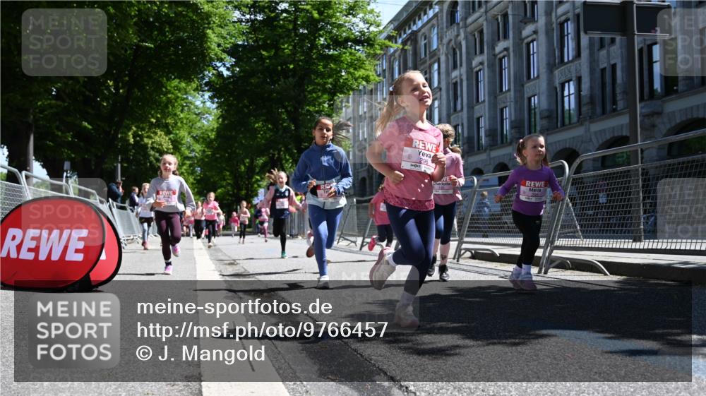 14.06.2026 - REWE Women's Run J. Mangold http://msf.ph/oto/9766457 14.06.2026 11:37:51 Ziel 129, 130, 152, 160, 181, 185, 189, 201, 208, 220, 238, 244, 273, 280, 295, 296, 316, 345, 356 meine-sportfotos.de
