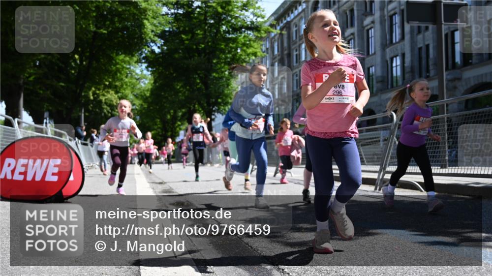 14.06.2026 - REWE Women's Run J. Mangold http://msf.ph/oto/9766459 14.06.2026 11:37:52 Ziel 129, 130, 152, 160, 181, 185, 189, 201, 208, 221, 238, 244, 280, 295, 296, 316, 345, 356 meine-sportfotos.de