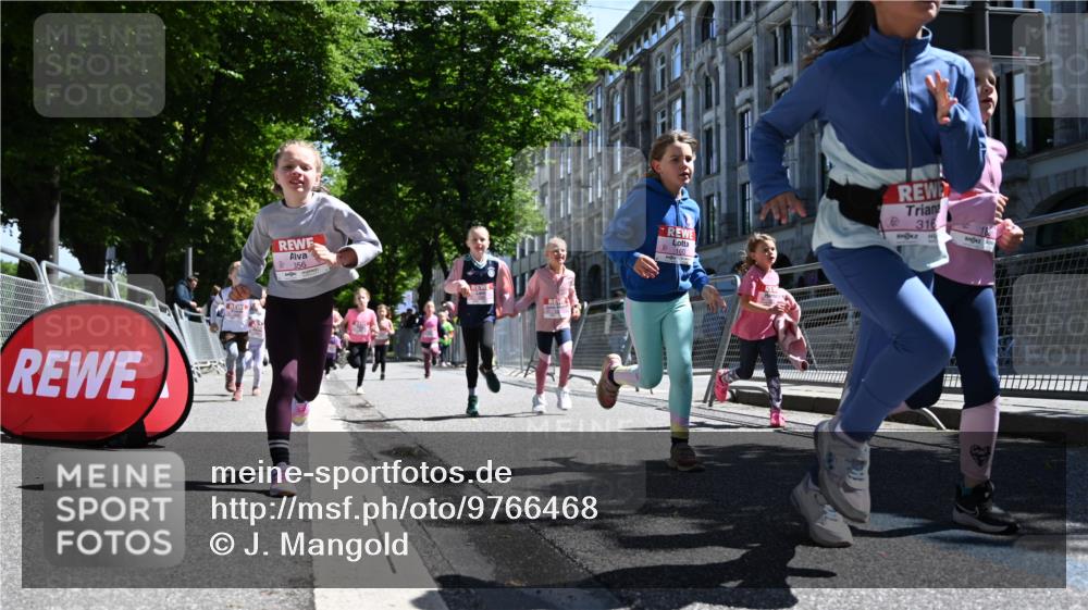 14.06.2026 - REWE Women's Run J. Mangold http://msf.ph/oto/9766468 14.06.2026 11:37:52 Ziel 129, 130, 152, 160, 181, 185, 189, 201, 208, 221, 238, 244, 280, 295, 296, 316, 345, 356 meine-sportfotos.de