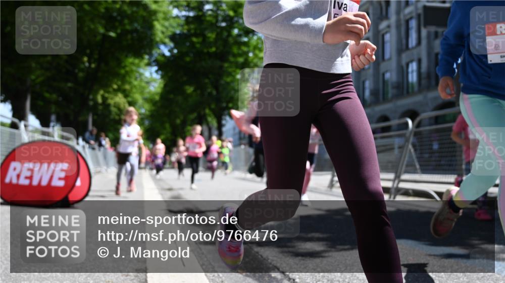 14.06.2026 - REWE Women's Run J. Mangold http://msf.ph/oto/9766476 14.06.2026 11:37:53 Ziel 129, 130, 152, 160, 181, 185, 208, 221, 238, 244, 280, 295, 296, 303, 304, 306, 316, 345, 356 meine-sportfotos.de