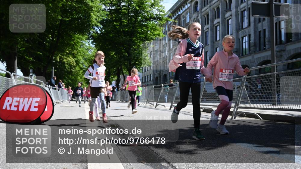 14.06.2026 - REWE Women's Run J. Mangold http://msf.ph/oto/9766478 14.06.2026 11:37:54 Ziel 129, 130, 146, 152, 153, 160, 181, 185, 190, 208, 221, 238, 244, 246, 280, 295, 296, 303, 304, 306, 316, 345, 356 meine-sportfotos.de