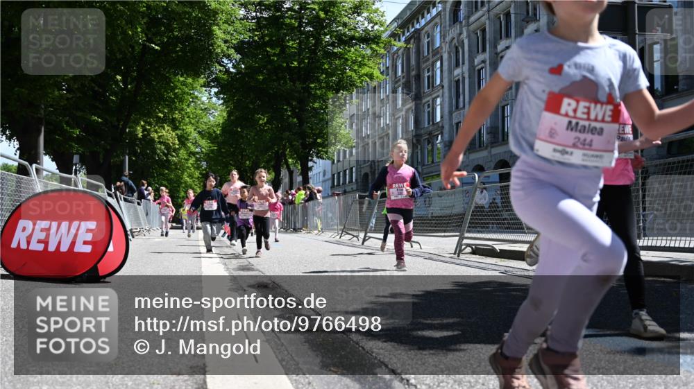 14.06.2026 - REWE Women's Run J. Mangold http://msf.ph/oto/9766498 14.06.2026 11:37:56 Ziel 129, 130, 146, 152, 153, 160, 181, 185, 190, 208, 221, 238, 244, 246, 261, 280, 283, 295, 303, 304, 306, 316, 333, 356 meine-sportfotos.de