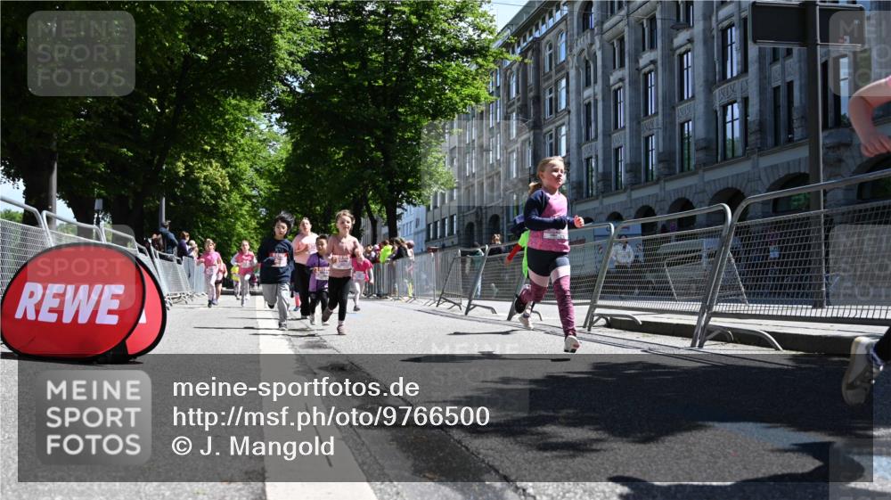 14.06.2026 - REWE Women's Run J. Mangold http://msf.ph/oto/9766500 14.06.2026 11:37:56 Ziel 129, 130, 146, 152, 153, 160, 181, 185, 190, 208, 221, 238, 244, 246, 261, 280, 283, 295, 303, 304, 306, 316, 333, 356 meine-sportfotos.de