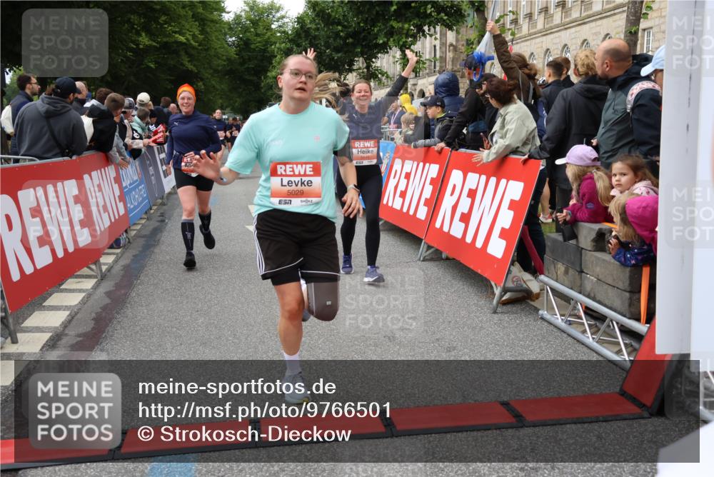 14.06.2026 - REWE Women's Run Strokosch-Dieckow http://msf.ph/oto/9766501 14.06.2026 11:01:32 Ziel 5029, 5062, 5115, 5351, 5421, 5648, 5690, 5748, 5824, 5864, 5880, 5966 meine-sportfotos.de