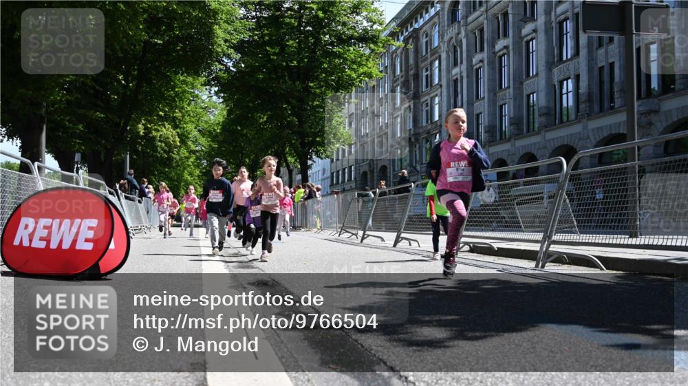 14.06.2026 - REWE Women's Run J. Mangold http://msf.ph/oto/9766504 14.06.2026 11:37:56 Ziel 129, 130, 146, 152, 153, 160, 181, 185, 190, 208, 221, 238, 244, 246, 261, 280, 283, 295, 303, 304, 306, 316, 333, 356 meine-sportfotos.de