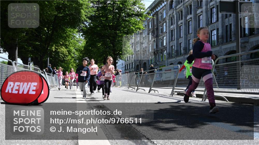 14.06.2026 - REWE Women's Run J. Mangold http://msf.ph/oto/9766511 14.06.2026 11:37:57 Ziel 129, 130, 146, 152, 153, 160, 181, 190, 208, 216, 221, 238, 244, 246, 261, 280, 283, 303, 304, 306, 333, 356 meine-sportfotos.de