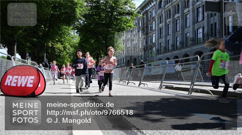 14.06.2026 - REWE Women's Run J. Mangold http://msf.ph/oto/9766518 14.06.2026 11:37:57 Ziel 129, 130, 146, 152, 153, 160, 181, 190, 208, 216, 221, 238, 244, 246, 261, 280, 283, 303, 304, 306, 333, 356 meine-sportfotos.de