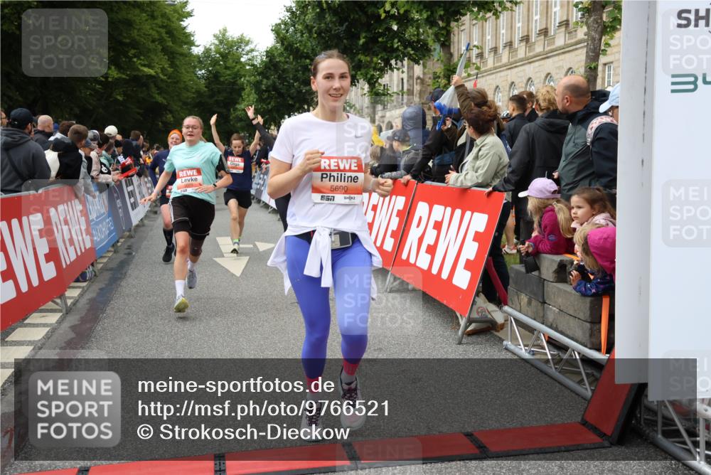 14.06.2026 - REWE Women's Run Strokosch-Dieckow http://msf.ph/oto/9766521 14.06.2026 11:01:31 Ziel 5029, 5062, 5115, 5262, 5315, 5326, 5351, 5421, 5648, 5690, 5748, 5824, 5864, 5880, 5966 meine-sportfotos.de