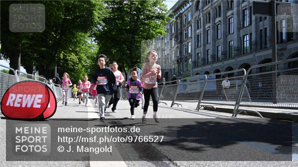 14.06.2026 - REWE Women's Run J. Mangold http://msf.ph/oto/9766527 14.06.2026 11:37:58 Ziel 129, 130, 146, 152, 153, 181, 190, 208, 212, 216, 221, 238, 244, 246, 261, 280, 283, 303, 304, 306, 333 meine-sportfotos.de
