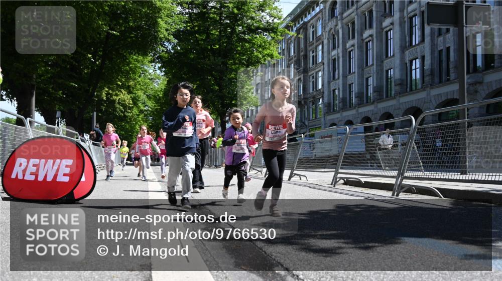 14.06.2026 - REWE Women's Run J. Mangold http://msf.ph/oto/9766530 14.06.2026 11:37:58 Ziel 129, 130, 146, 152, 153, 181, 190, 208, 212, 216, 221, 238, 244, 246, 261, 280, 283, 303, 304, 306, 333 meine-sportfotos.de