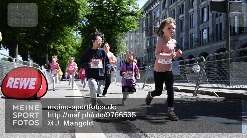 14.06.2026 - REWE Women's Run J. Mangold http://msf.ph/oto/9766535 14.06.2026 11:37:58 Ziel 129, 130, 146, 152, 153, 181, 190, 208, 212, 216, 221, 238, 244, 246, 261, 280, 283, 303, 304, 306, 333 meine-sportfotos.de