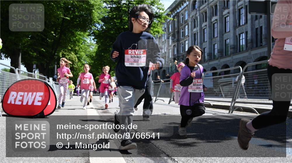 14.06.2026 - REWE Women's Run J. Mangold http://msf.ph/oto/9766541 14.06.2026 11:37:59 Ziel 146, 153, 181, 190, 208, 212, 216, 221, 238, 244, 246, 261, 280, 283, 303, 304, 306, 333 meine-sportfotos.de