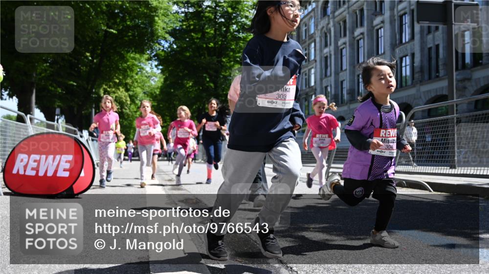 14.06.2026 - REWE Women's Run J. Mangold http://msf.ph/oto/9766543 14.06.2026 11:37:59 Ziel 146, 153, 181, 190, 208, 212, 216, 221, 238, 244, 246, 261, 280, 283, 303, 304, 306, 333 meine-sportfotos.de