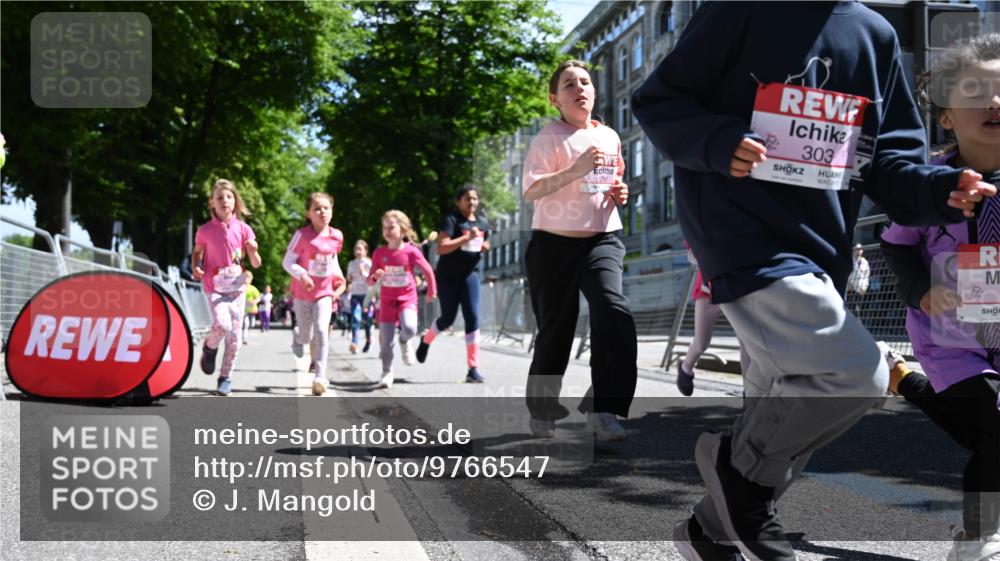 14.06.2026 - REWE Women's Run J. Mangold http://msf.ph/oto/9766547 14.06.2026 11:37:59 Ziel 146, 153, 181, 190, 208, 212, 216, 221, 238, 244, 246, 261, 280, 283, 303, 304, 306, 333 meine-sportfotos.de