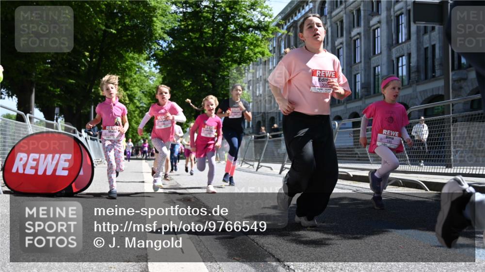 14.06.2026 - REWE Women's Run J. Mangold http://msf.ph/oto/9766549 14.06.2026 11:38:00 Ziel 139, 146, 153, 190, 212, 216, 221, 238, 246, 261, 280, 283, 300, 303, 304, 306, 327, 333 meine-sportfotos.de