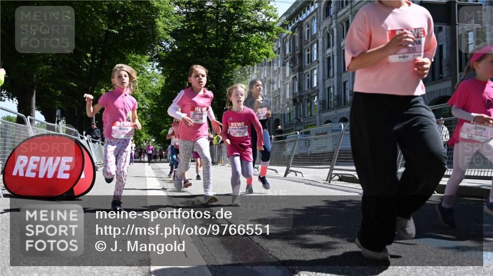 14.06.2026 - REWE Women's Run J. Mangold http://msf.ph/oto/9766551 14.06.2026 11:38:00 Ziel 139, 146, 153, 190, 212, 216, 221, 238, 246, 261, 280, 283, 300, 303, 304, 306, 327, 333 meine-sportfotos.de