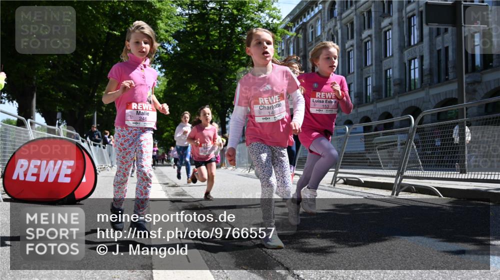 14.06.2026 - REWE Women's Run J. Mangold http://msf.ph/oto/9766557 14.06.2026 11:38:00 Ziel 139, 146, 153, 190, 212, 216, 221, 238, 246, 261, 280, 283, 300, 303, 304, 306, 327, 333 meine-sportfotos.de