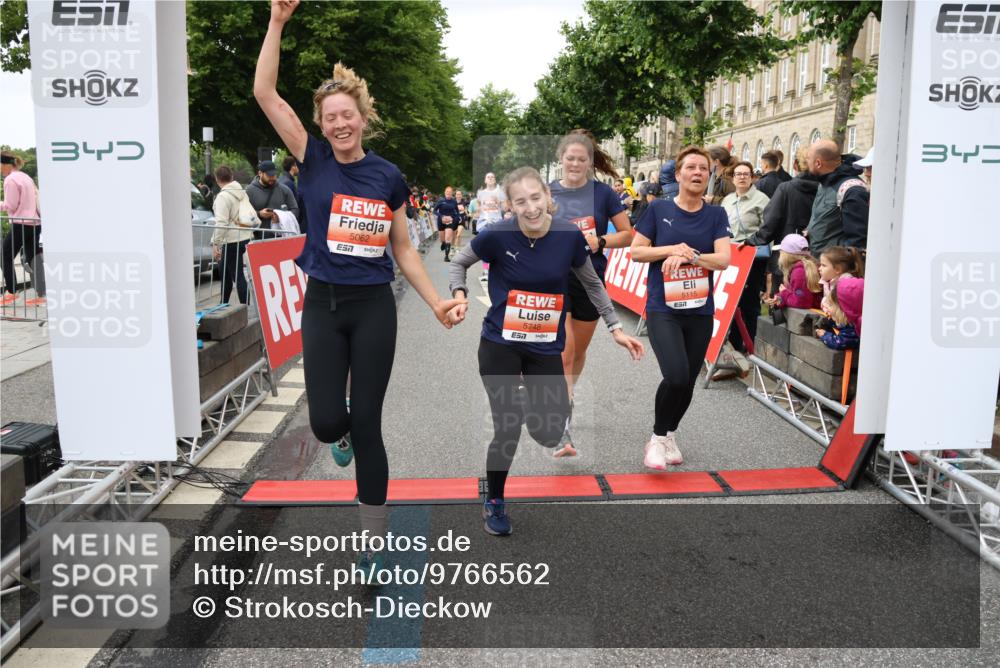 14.06.2026 - REWE Women's Run Strokosch-Dieckow http://msf.ph/oto/9766562 14.06.2026 11:01:29 Ziel 5029, 5062, 5115, 5262, 5315, 5326, 5351, 5421, 5648, 5690, 5748, 5824, 5864, 5880 meine-sportfotos.de