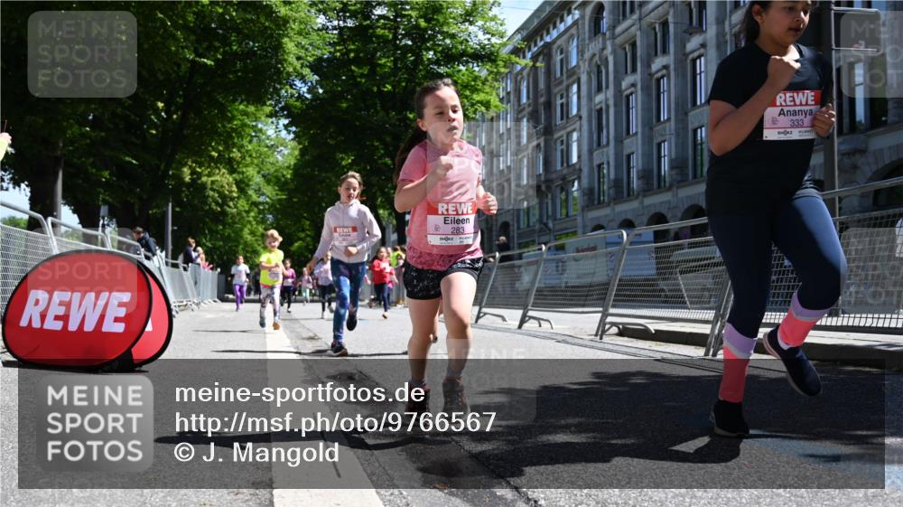 14.06.2026 - REWE Women's Run J. Mangold http://msf.ph/oto/9766567 14.06.2026 11:38:02 Ziel 139, 146, 153, 190, 212, 216, 221, 246, 261, 274, 283, 300, 303, 304, 306, 317, 327, 333 meine-sportfotos.de