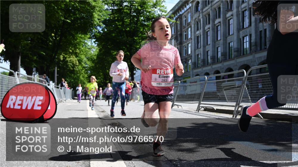 14.06.2026 - REWE Women's Run J. Mangold http://msf.ph/oto/9766570 14.06.2026 11:38:02 Ziel 139, 146, 153, 190, 212, 216, 221, 246, 261, 274, 283, 300, 303, 304, 306, 317, 327, 333 meine-sportfotos.de