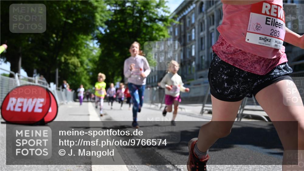 14.06.2026 - REWE Women's Run J. Mangold http://msf.ph/oto/9766574 14.06.2026 11:38:02 Ziel 139, 146, 153, 190, 212, 216, 221, 246, 261, 274, 283, 300, 303, 304, 306, 317, 327, 333 meine-sportfotos.de