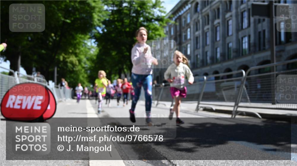 14.06.2026 - REWE Women's Run J. Mangold http://msf.ph/oto/9766578 14.06.2026 11:38:02 Ziel 139, 146, 153, 190, 212, 216, 221, 246, 261, 274, 283, 300, 303, 304, 306, 317, 327, 333 meine-sportfotos.de
