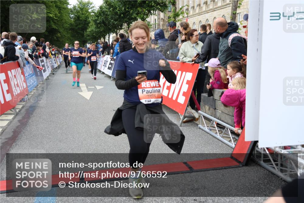14.06.2026 - REWE Women's Run Strokosch-Dieckow http://msf.ph/oto/9766592 14.06.2026 11:01:25 Ziel 5062, 5115, 5262, 5315, 5326, 5419, 5421, 5748, 5824, 5864, 5880, 5948, 5952, 6025 meine-sportfotos.de