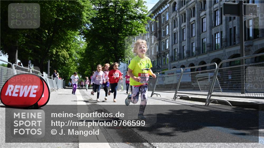 14.06.2026 - REWE Women's Run J. Mangold http://msf.ph/oto/9766599 14.06.2026 11:38:04 Ziel 139, 146, 153, 190, 199, 212, 216, 246, 261, 274, 279, 283, 297, 300, 317, 327, 333 meine-sportfotos.de