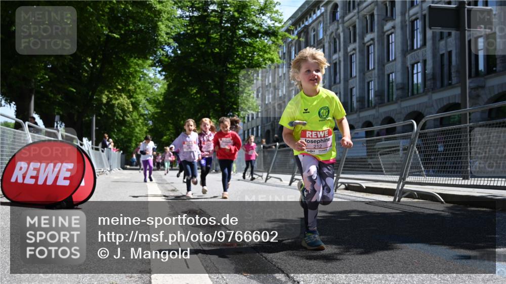 14.06.2026 - REWE Women's Run J. Mangold http://msf.ph/oto/9766602 14.06.2026 11:38:05 Ziel 139, 199, 212, 216, 261, 274, 279, 283, 297, 300, 317, 327, 333 meine-sportfotos.de