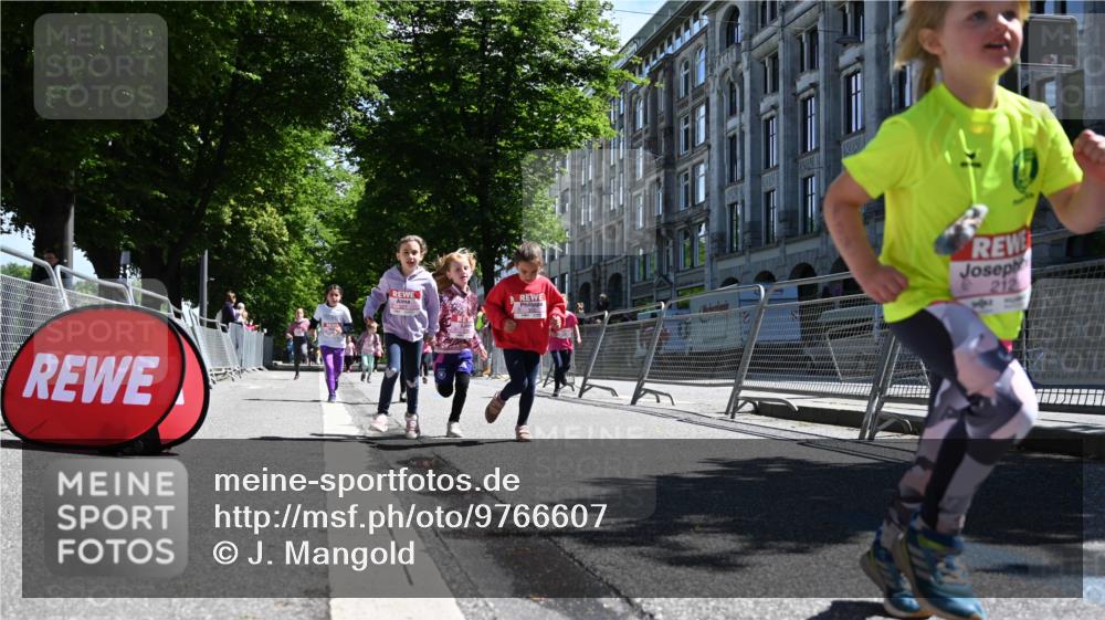 14.06.2026 - REWE Women's Run J. Mangold http://msf.ph/oto/9766607 14.06.2026 11:38:05 Ziel 139, 199, 212, 216, 261, 274, 279, 283, 297, 300, 317, 327, 333 meine-sportfotos.de