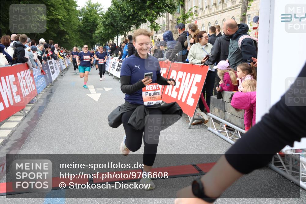 14.06.2026 - REWE Women's Run Strokosch-Dieckow http://msf.ph/oto/9766608 14.06.2026 11:01:25 Ziel 5062, 5115, 5262, 5315, 5326, 5419, 5421, 5748, 5824, 5864, 5880, 5948, 5952, 6025 meine-sportfotos.de