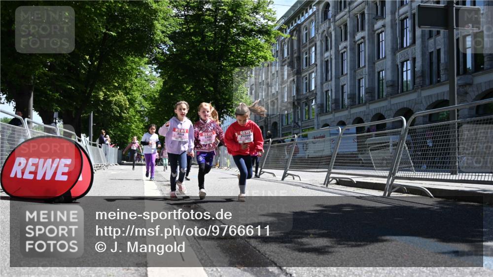 14.06.2026 - REWE Women's Run J. Mangold http://msf.ph/oto/9766611 14.06.2026 11:38:05 Ziel 139, 199, 212, 216, 261, 274, 279, 283, 297, 300, 317, 327, 333 meine-sportfotos.de