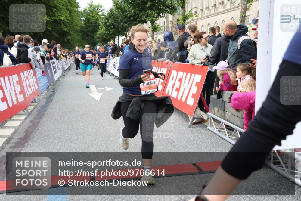 14.06.2026 - REWE Women's Run Strokosch-Dieckow http://msf.ph/oto/9766614 14.06.2026 11:01:25 Ziel 5062, 5115, 5262, 5315, 5326, 5419, 5421, 5748, 5824, 5864, 5880, 5948, 5952, 6025 meine-sportfotos.de