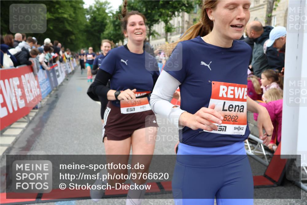 14.06.2026 - REWE Women's Run Strokosch-Dieckow http://msf.ph/oto/9766620 14.06.2026 11:01:24 Ziel 5262, 5315, 5326, 5419, 5421, 5603, 5824, 5864, 5948, 5952, 6025 meine-sportfotos.de