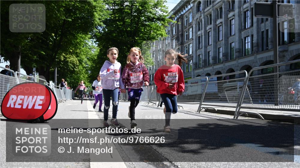 14.06.2026 - REWE Women's Run J. Mangold http://msf.ph/oto/9766626 14.06.2026 11:38:06 Ziel 139, 199, 212, 216, 240, 261, 274, 279, 297, 300, 317, 327 meine-sportfotos.de