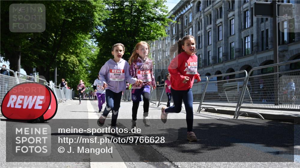 14.06.2026 - REWE Women's Run J. Mangold http://msf.ph/oto/9766628 14.06.2026 11:38:06 Ziel 139, 199, 212, 216, 240, 261, 274, 279, 297, 300, 317, 327 meine-sportfotos.de