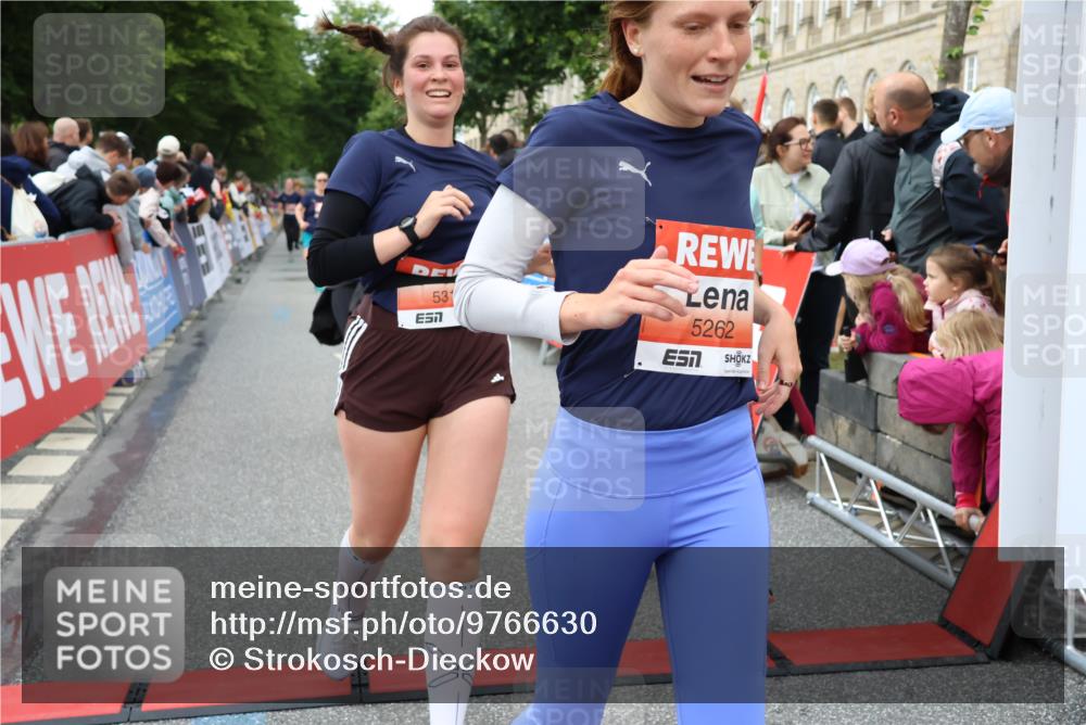 14.06.2026 - REWE Women's Run Strokosch-Dieckow http://msf.ph/oto/9766630 14.06.2026 11:01:24 Ziel 5262, 5315, 5326, 5419, 5421, 5603, 5824, 5864, 5948, 5952, 6025 meine-sportfotos.de