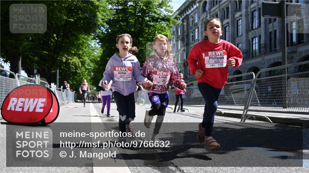 14.06.2026 - REWE Women's Run J. Mangold http://msf.ph/oto/9766632 14.06.2026 11:38:06 Ziel 139, 199, 212, 216, 240, 261, 274, 279, 297, 300, 317, 327 meine-sportfotos.de