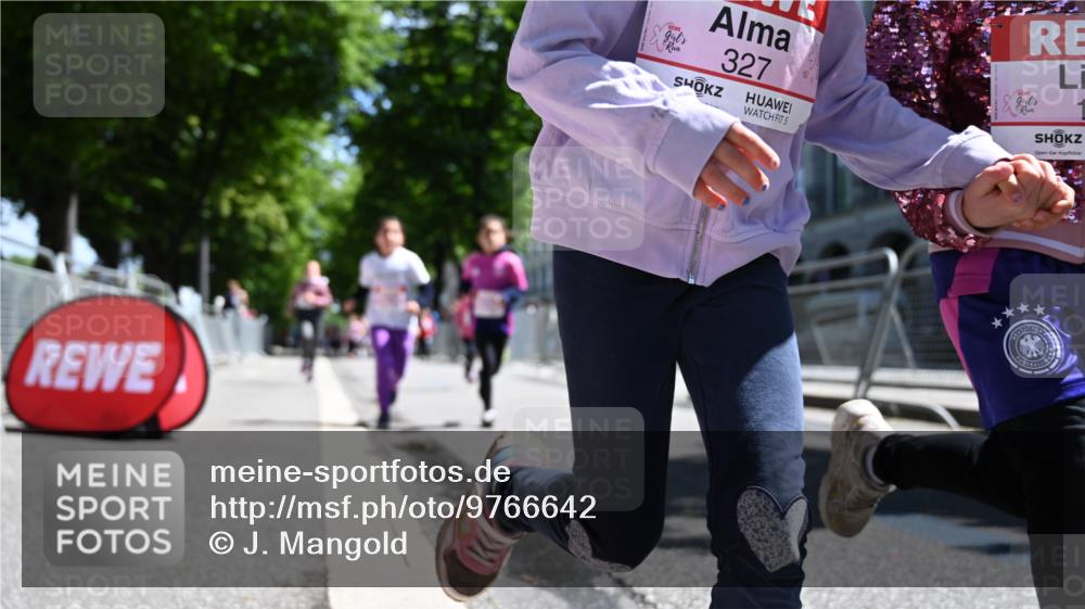 14.06.2026 - REWE Women's Run J. Mangold http://msf.ph/oto/9766642 14.06.2026 11:38:07 Ziel 139, 199, 212, 216, 240, 274, 279, 297, 300, 317, 327, 353 meine-sportfotos.de
