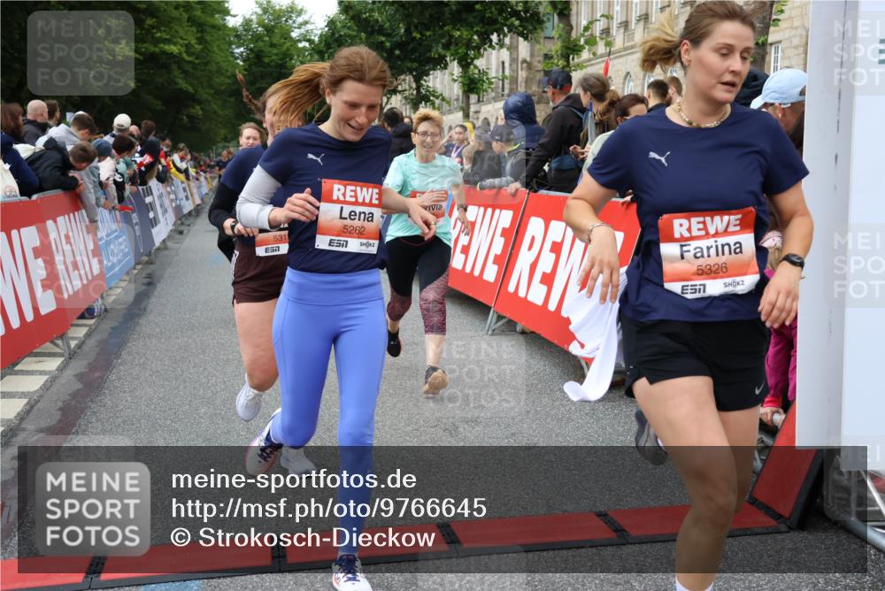 14.06.2026 - REWE Women's Run Strokosch-Dieckow http://msf.ph/oto/9766645 14.06.2026 11:01:23 Ziel 5262, 5315, 5326, 5419, 5421, 5603, 5771, 5824, 5864, 5948, 5952, 6025 meine-sportfotos.de