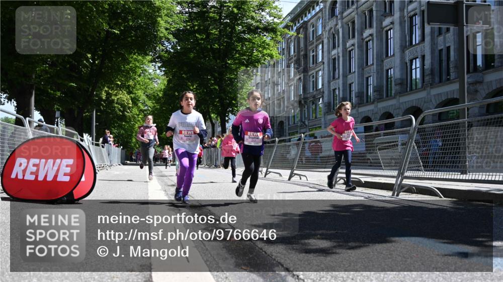 14.06.2026 - REWE Women's Run J. Mangold http://msf.ph/oto/9766646 14.06.2026 11:38:08 Ziel 139, 199, 210, 212, 240, 274, 279, 297, 300, 317, 327, 353 meine-sportfotos.de
