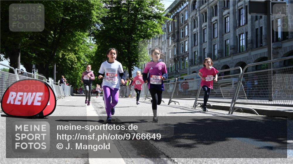 14.06.2026 - REWE Women's Run J. Mangold http://msf.ph/oto/9766649 14.06.2026 11:38:08 Ziel 139, 199, 210, 212, 240, 274, 279, 297, 300, 317, 327, 353 meine-sportfotos.de